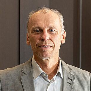 Prof. Dr. Stefan Bratzel