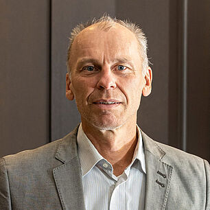 Prof. Dr. Stefan Bratzel